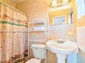 6470 Mcclellan St, Hollywood FL 33024