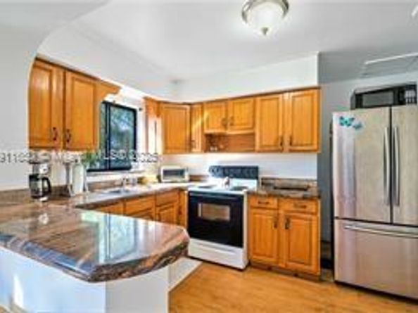 6470 Mcclellan St, Hollywood FL 33024