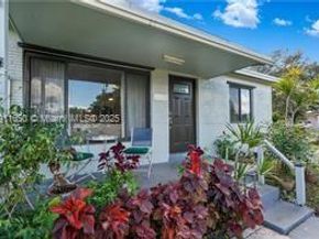 6470 Mcclellan St, Hollywood FL 33024