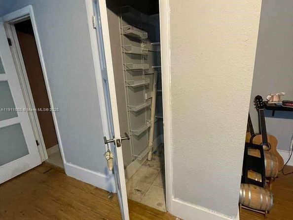 6470 Mcclellan St, Hollywood FL 33024