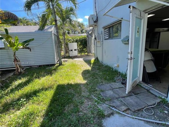 6470 Mcclellan St, Hollywood FL 33024