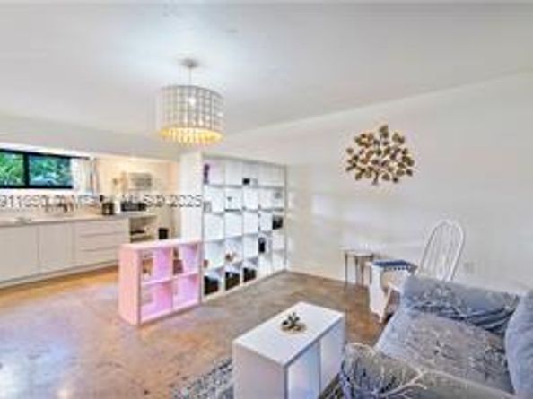 6470 Mcclellan St, Hollywood FL 33024