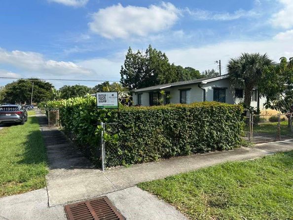 6470 Mcclellan St, Hollywood FL 33024