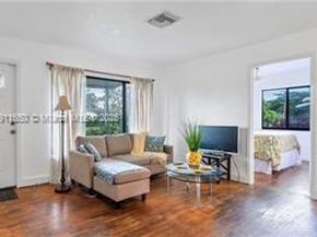 6470 Mcclellan St, Hollywood FL 33024