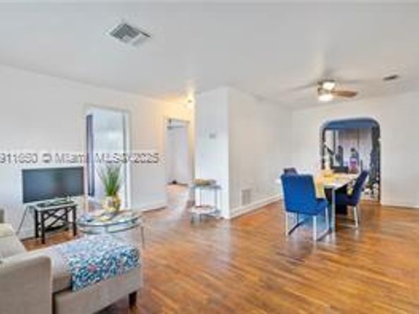 6470 Mcclellan St, Hollywood FL 33024