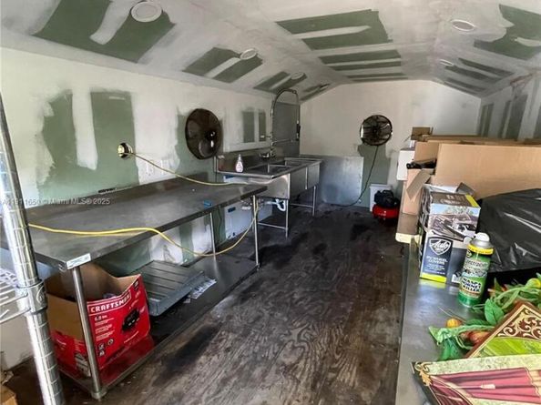 6470 Mcclellan St, Hollywood FL 33024