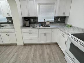 6470 Mcclellan St, Hollywood FL 33024