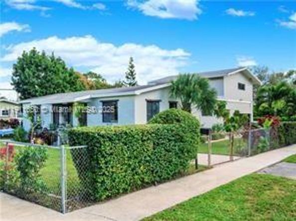 6470 Mcclellan St, Hollywood FL 33024