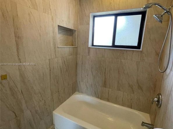 6470 Mcclellan St, Hollywood FL 33024