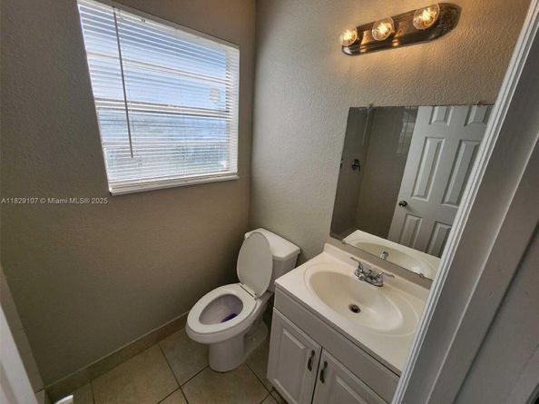 18005 NW 7th Ave, Miami Gardens FL 33169