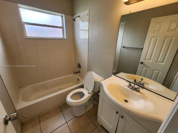 18005 NW 7th Ave, Miami Gardens FL 33169