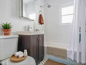 827 NE 140th St, North Miami FL 33161