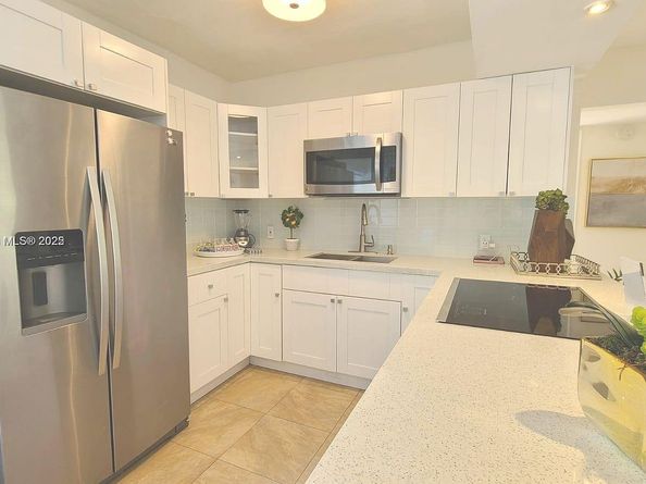 827 NE 140th St, North Miami FL 33161