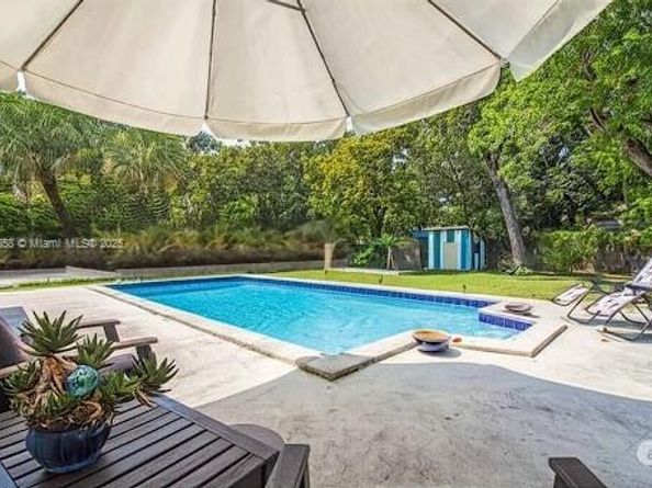 827 NE 140th St, North Miami FL 33161