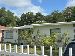 827 NE 140th St, North Miami FL 33161