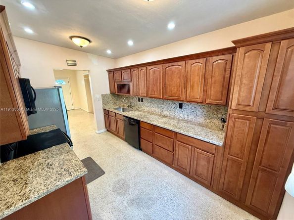 6339 SW 32nd St, Miami FL 33155