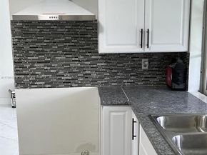 6704 Emerald Lake Dr, Miramar FL 33023
