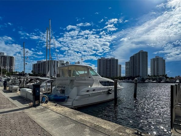3570 Magellan Cir 2222, Aventura FL 33180