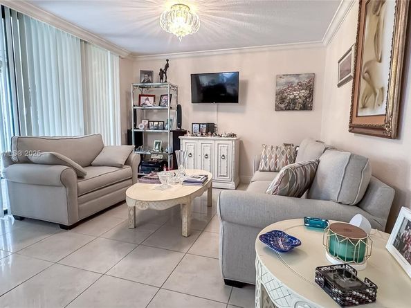 3570 Magellan Cir 2222, Aventura FL 33180