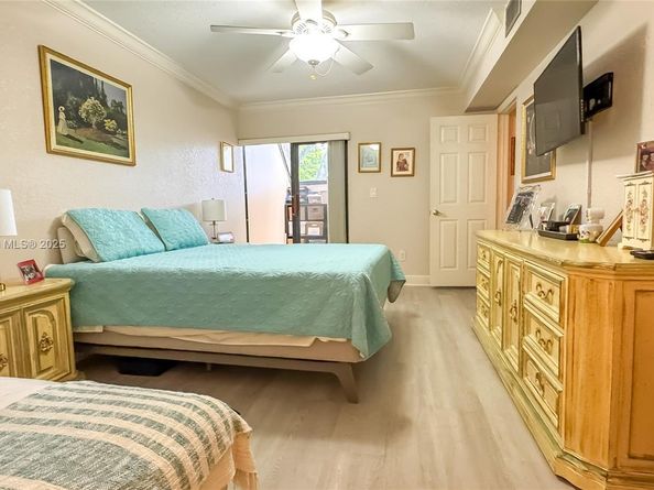 3570 Magellan Cir 2222, Aventura FL 33180