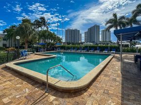 3570 Magellan Cir 2222, Aventura FL 33180
