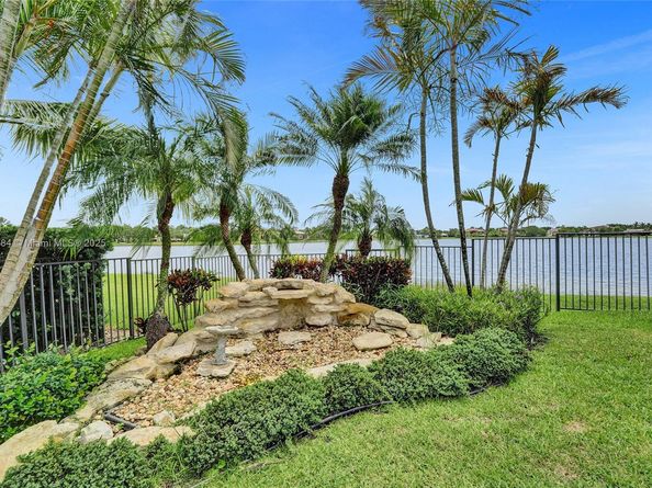 3308 Islewood Ave, Weston FL 33332