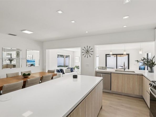 1960 NE 32nd St, Lighthouse Point FL 33064