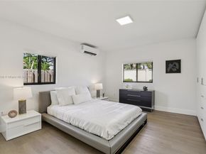 1960 NE 32nd St, Lighthouse Point FL 33064