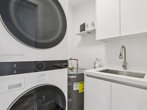 1960 NE 32nd St, Lighthouse Point FL 33064