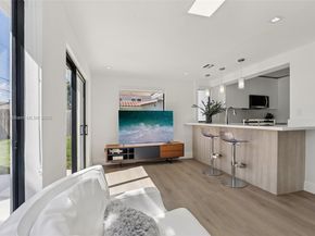 1960 NE 32nd St, Lighthouse Point FL 33064