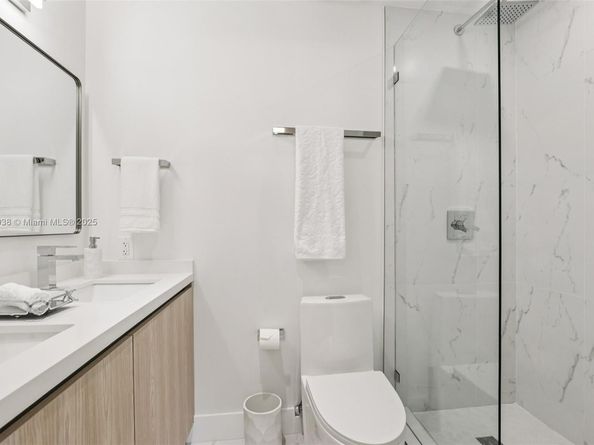 1960 NE 32nd St, Lighthouse Point FL 33064