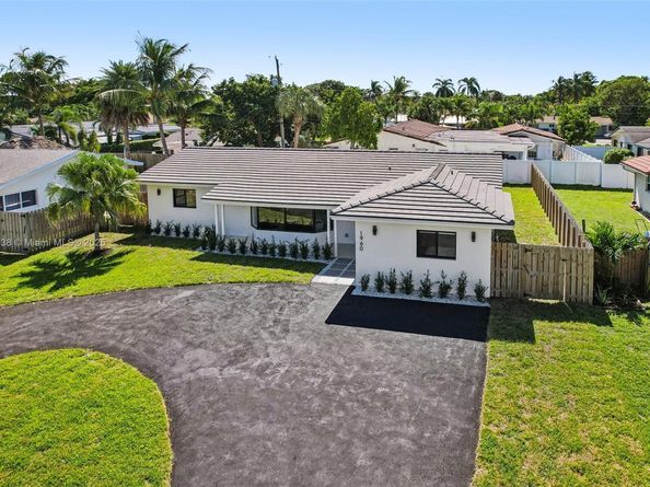 1960 NE 32nd St, Lighthouse Point FL 33064