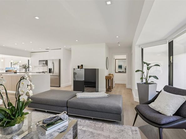 1960 NE 32nd St, Lighthouse Point FL 33064