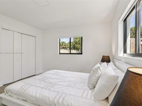 1960 NE 32nd St, Lighthouse Point FL 33064