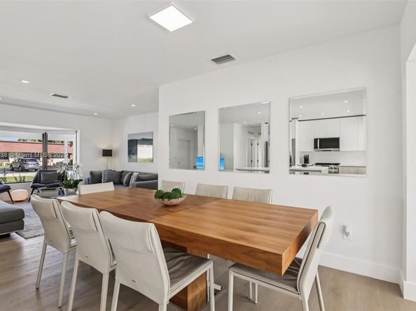 1960 NE 32nd St, Lighthouse Point FL 33064