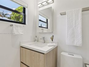 1960 NE 32nd St, Lighthouse Point FL 33064