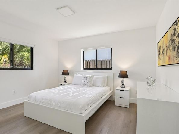 1960 NE 32nd St, Lighthouse Point FL 33064