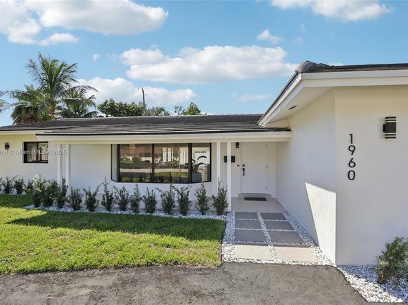 1960 NE 32nd St, Lighthouse Point FL 33064