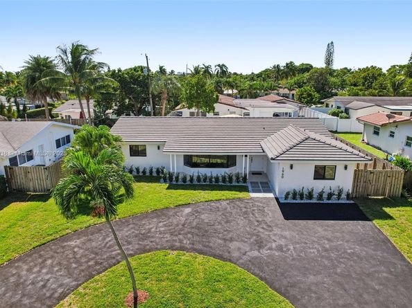 1960 NE 32nd St, Lighthouse Point FL 33064