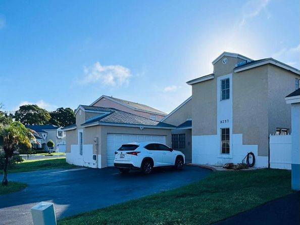 Undisclosed Address #A11876748, Miami FL 33186