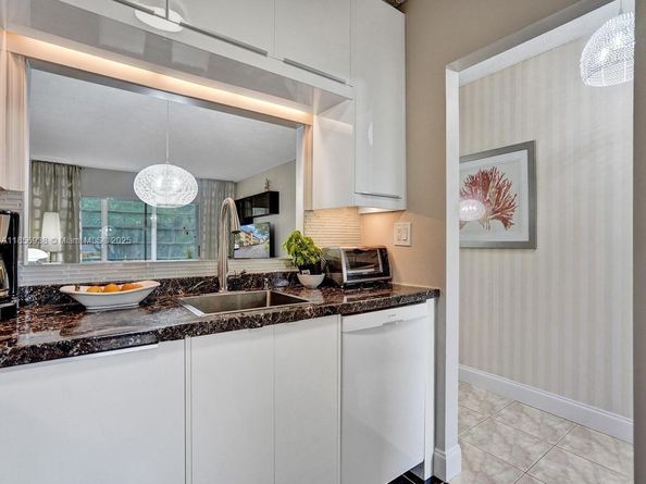 5102 NW 36th St 511, Lauderdale Lakes FL 33319