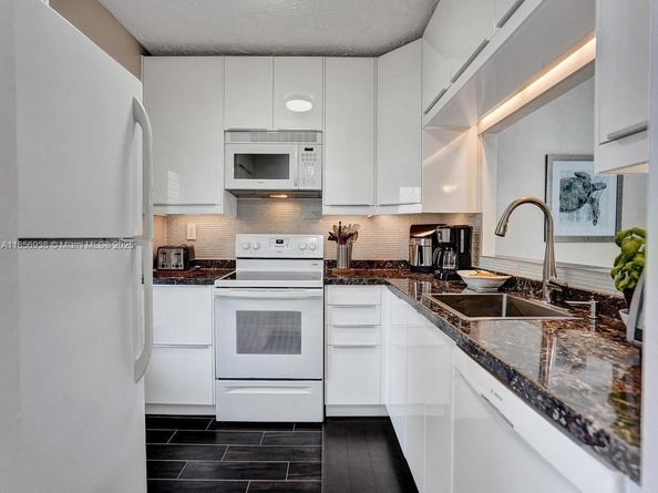 5102 NW 36th St 511, Lauderdale Lakes FL 33319