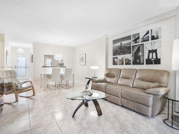 5102 NW 36th St 511, Lauderdale Lakes FL 33319