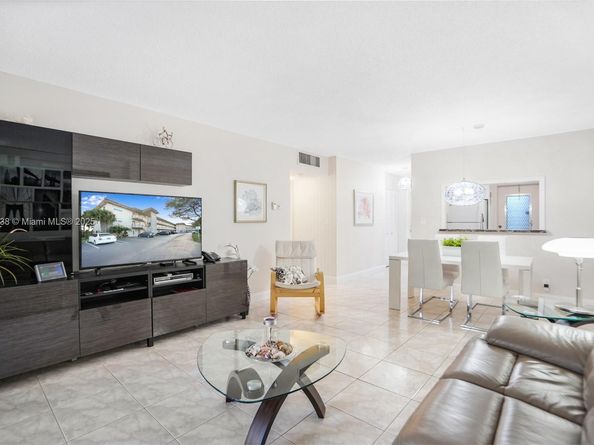 5102 NW 36th St 511, Lauderdale Lakes FL 33319