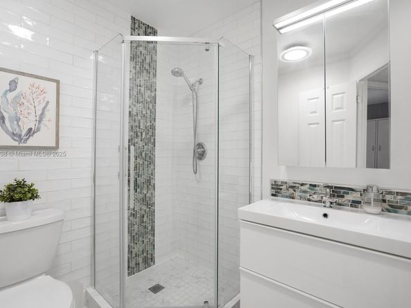 5102 NW 36th St 511, Lauderdale Lakes FL 33319
