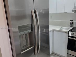 1095 W 40th St 26, Hialeah FL 33012