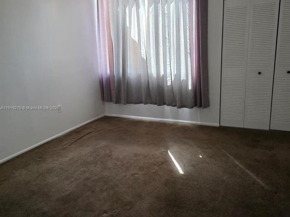 1095 W 40th St 26, Hialeah FL 33012