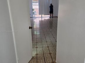 1095 W 40th St 26, Hialeah FL 33012