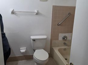 1095 W 40th St 26, Hialeah FL 33012