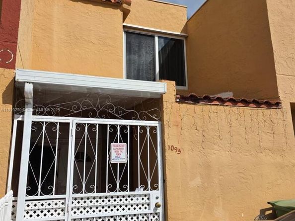 1095 W 40th St 26, Hialeah FL 33012